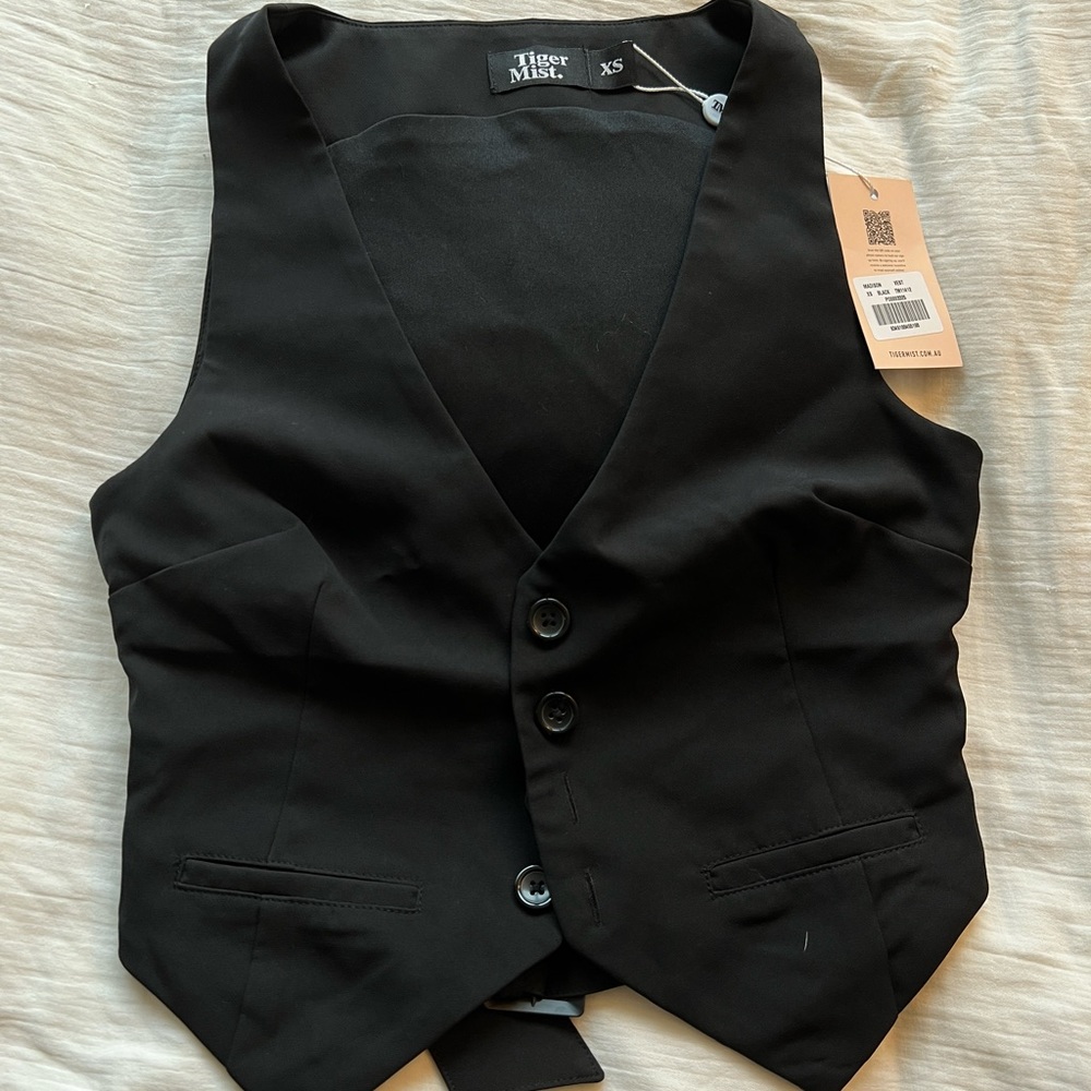 Brand new backless button up vest